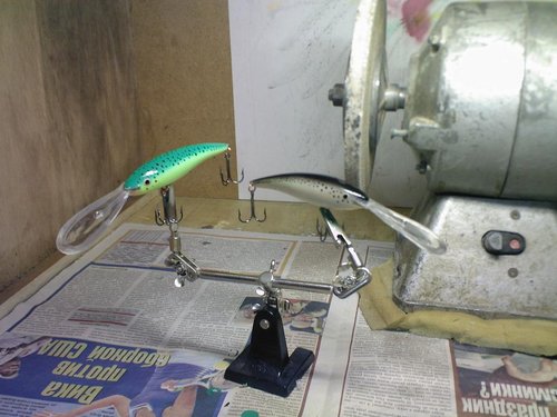 Оба в исполнении одинаковые. Красил аэрографом JAS 1117