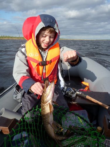 Подрастающее поколение тоже с удовольствием тестирует воблеры!