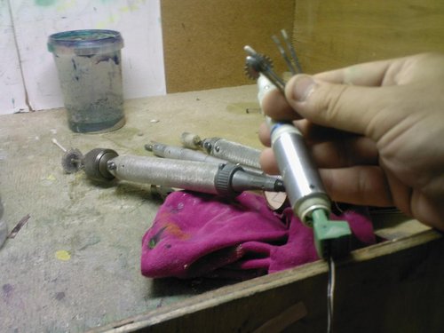 Фото-0004.jpg (74.19 КБ) 1618 просмотров То что на фоне с патроном и без, совковая установка для доводки форм.