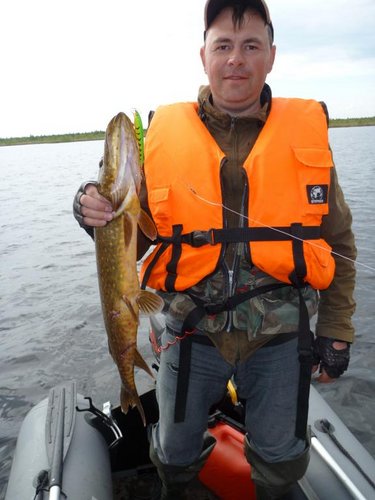 Потом щука - это самая большая за рыбалку - 2326гр.