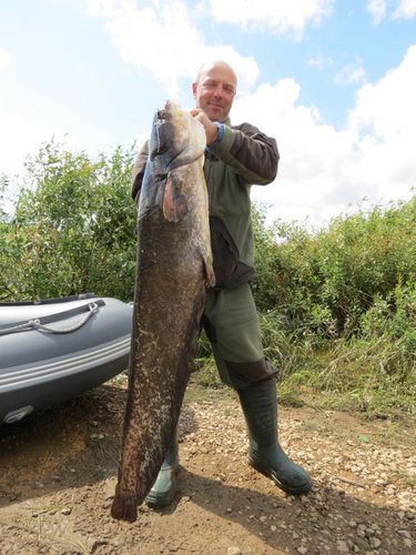 IMG_18.JPG (100.45 КБ) 3506 просмотров Толян с сОмом.Для контрасту и эффекту.))