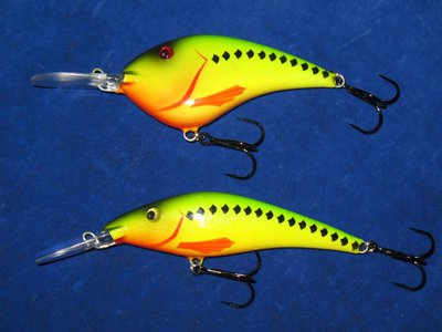 У первого длина 8,5 см без лопасти, вес 19 грамм.<br />У второго длина 10 см , вес 15 грамм.