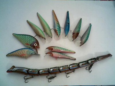 здесь её видно лучше всего, медленно тонет в позе кобры