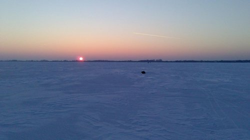 Катится к закату еще один, не идущий в зачет жизни, день
