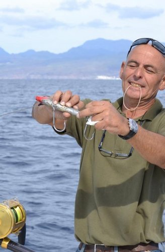 DSC_0205.jpg (39.83 КБ) 11299 просмотров Обратите внимание на то что человек держит во рту.