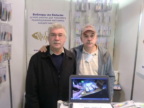 CIMG0058.JPG (72.42 КБ) 3922 просмотра Это тоже участник клуба Стриборг, Андрей Лебедев. Приносил свои воблерочки, надо сказать очень хорошие работы!!! Тойво они тоже понравились.