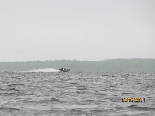 IMG_5757.JPG (56.81 КБ) 19917 просмотров рыбачки на пятисильном :) моторе спешат к заветной точке