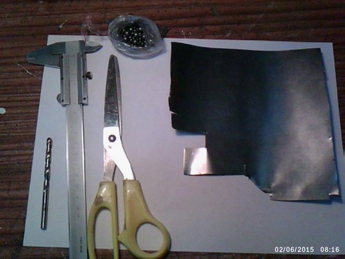 DSC_0000230.jpg (68.23 КБ) 7018 просмотров Вот, что из инструментов пригодится, сверло на 5мм, тонкий лист жести, от пивных банок не очень хорошо подходит, звук глуховатый получается, лучше от кофейных, предварительно отжечь, чтобы мягче была.