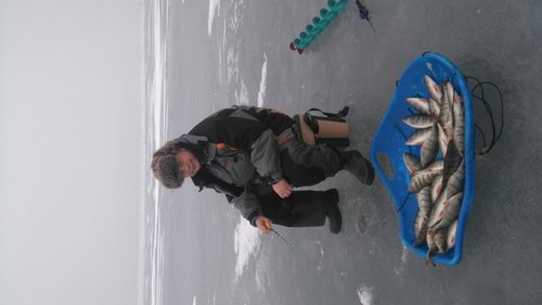 877805.jpg (91.4 КБ) 2000 просмотров Олег еще с удочкой