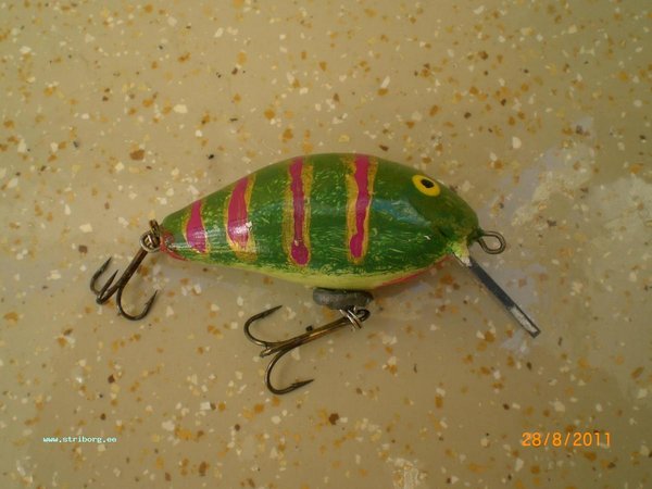 виновник торжества: бальса, 60мм, 14гр, оказалось как и  предыдущий из этой серии - не догружен, поэтому походу домотал 2 грамма на пузо- до 14 гр.