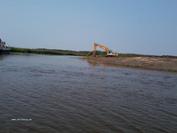 Фото0026.jpg (83.24 КБ) 3017 просмотров В верховьях чистят входы в старицы и каналы.